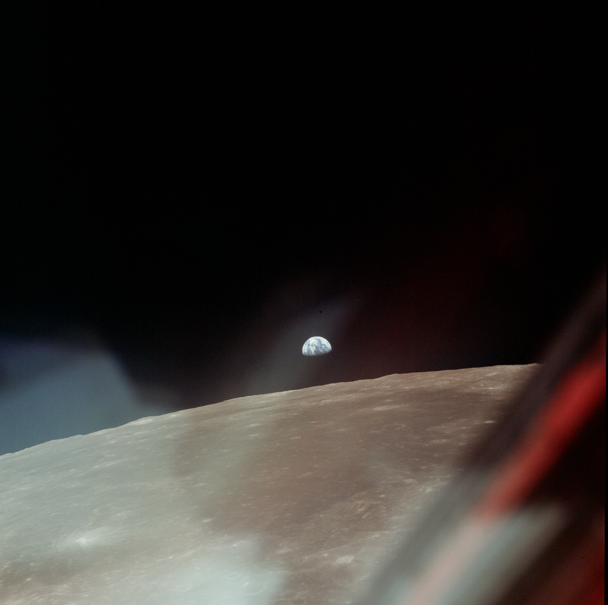 Photographie de la Terre depuis l'orbite Lunaire, prise lors de Apollo 11
